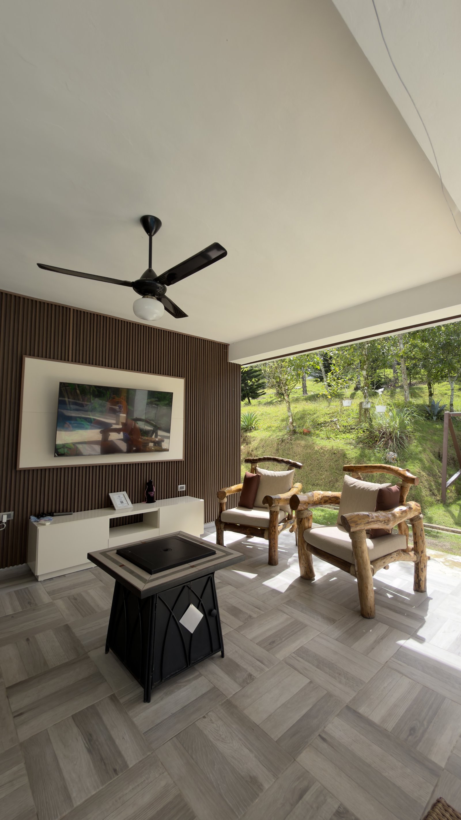 Villa covered lounge area